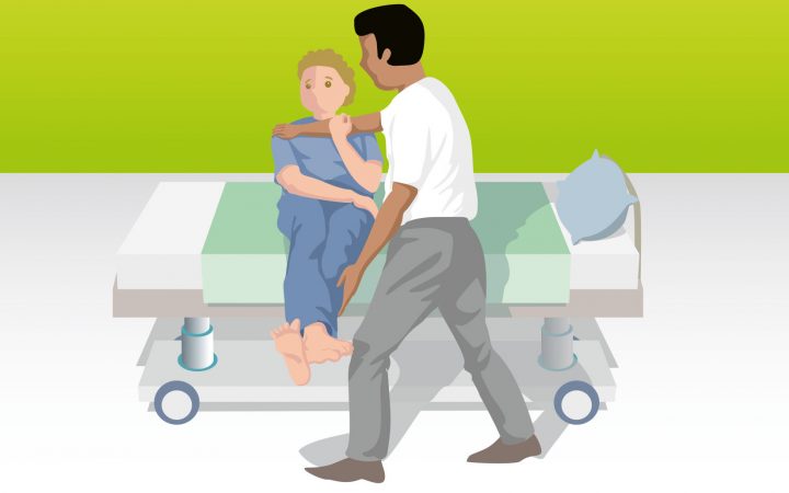 Von der Sitz- in die Liegeposition mit Hilfe des Schultergriffes