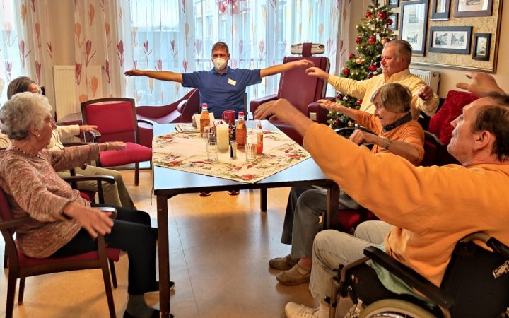 Selbstständig im Alter: Wie Ergotherapie Lebensqualität steigert